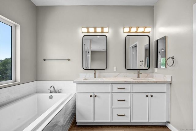3915 Rojo Tierra Rd, La Mesa, CA 91941