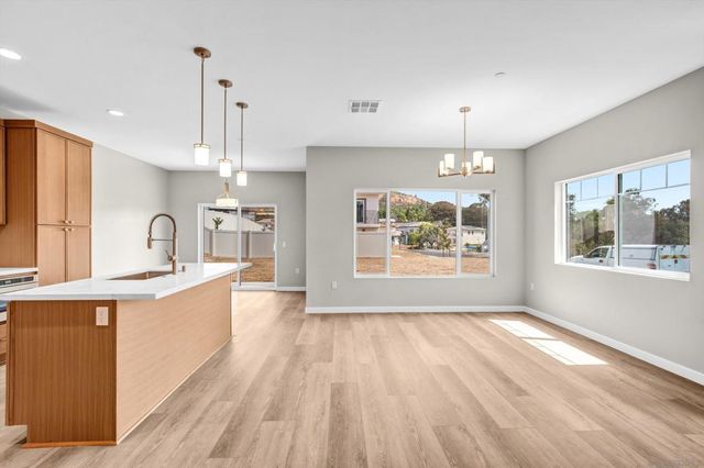 3915 Rojo Tierra Rd, La Mesa, CA 91941