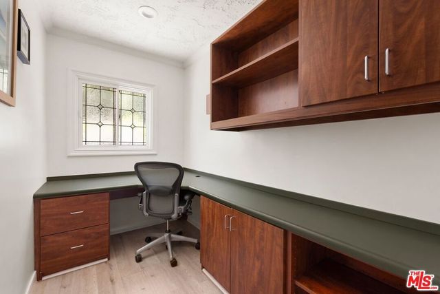 15810 Castlewoods Drive, Sherman Oaks, CA 91403