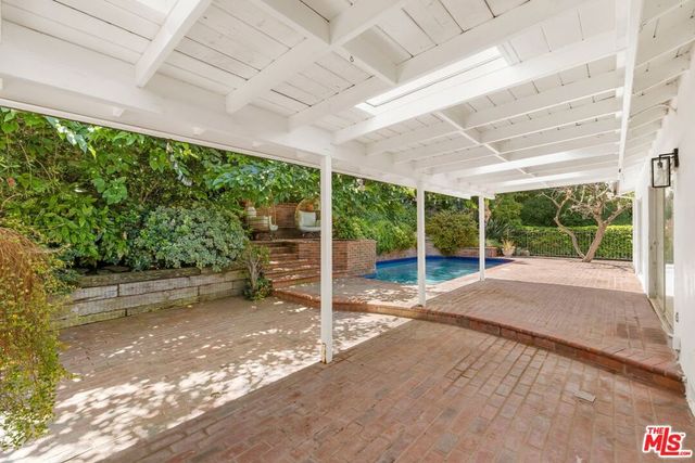 15810 Castlewoods Drive, Sherman Oaks, CA 91403