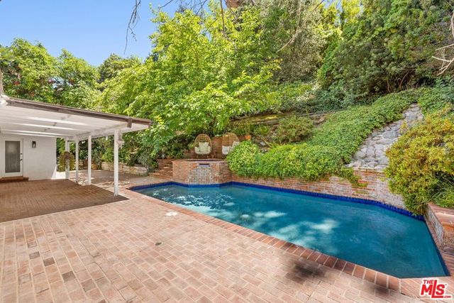 15810 Castlewoods Drive, Sherman Oaks, CA 91403