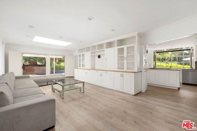 15810 Castlewoods Drive, Sherman Oaks, CA 91403