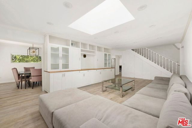 15810 Castlewoods Drive, Sherman Oaks, CA 91403