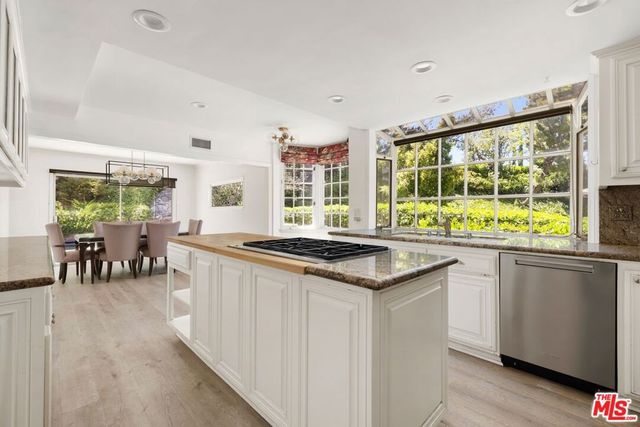 15810 Castlewoods Drive, Sherman Oaks, CA 91403