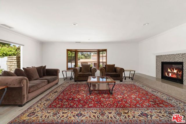 15810 Castlewoods Drive, Sherman Oaks, CA 91403