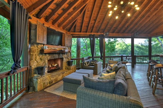 1820 Shady Falls Road, Blue Ridge, GA 30513