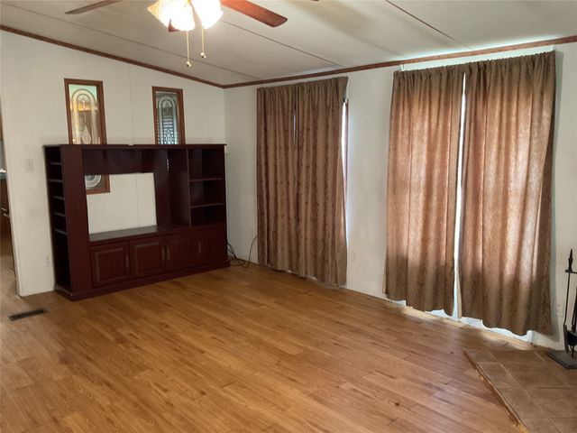 125 Rock Salt Court, Springtown, TX 76082