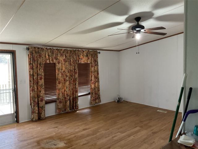 125 Rock Salt Court, Springtown, TX 76082