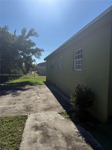 2910 NW 25th St, Fort Lauderdale, FL 33311