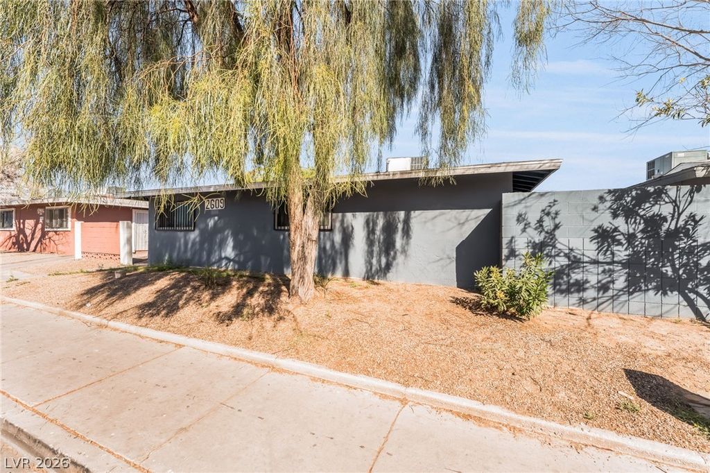 2609 Cedar Avenue, Las Vegas, NV 89101 — photo 2