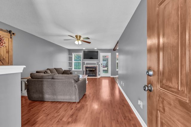 3230 N Senseney Cir, Clarksville, TN 37042