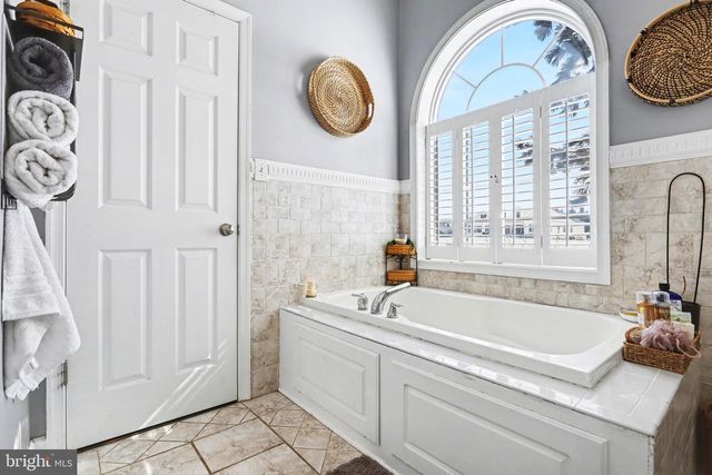 240 AMANDA DR, Littlestown, PA 17340