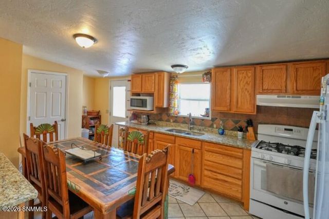 245 Hurt Road, Radium Springs, NM 88054