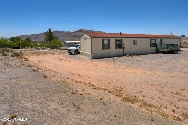 245 Hurt Road, Radium Springs, NM 88054