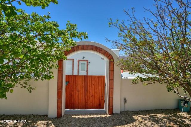 245 Hurt Road, Radium Springs, NM 88054