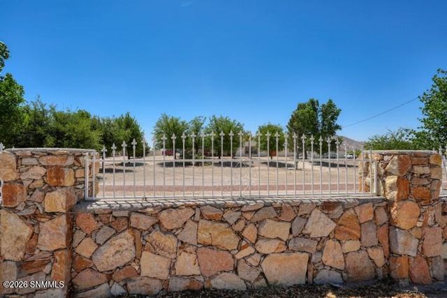 245 Hurt Road, Radium Springs, NM 88054