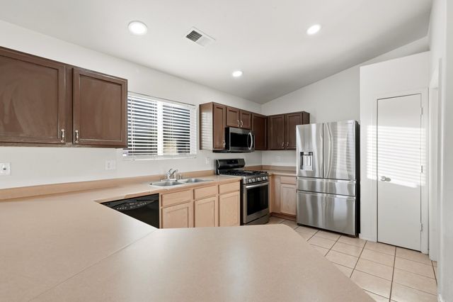 744 Ocate Meadows Drive, Rio Rancho, NM 87144