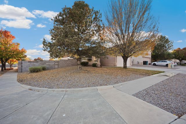 744 Ocate Meadows Drive, Rio Rancho, NM 87144