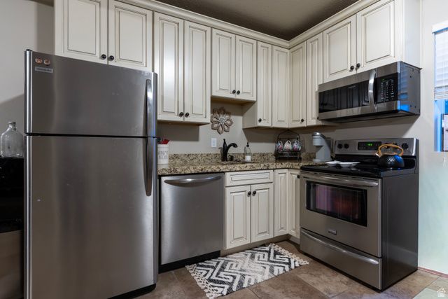 5069 W BURNTSIDE AVE, South Jordan, UT 84009