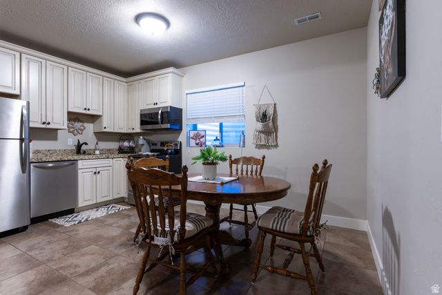 5069 W BURNTSIDE AVE, South Jordan, UT 84009