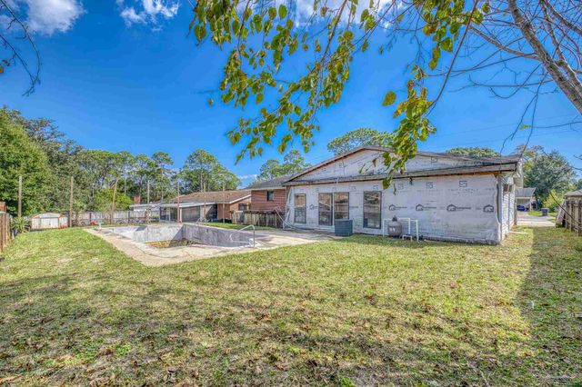 725 Gentian Dr, Pensacola, FL 32503