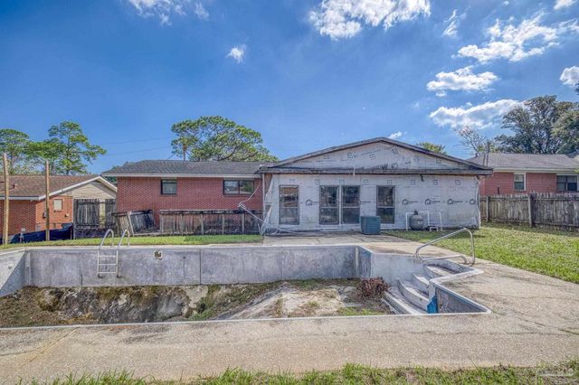 725 Gentian Dr, Pensacola, FL 32503