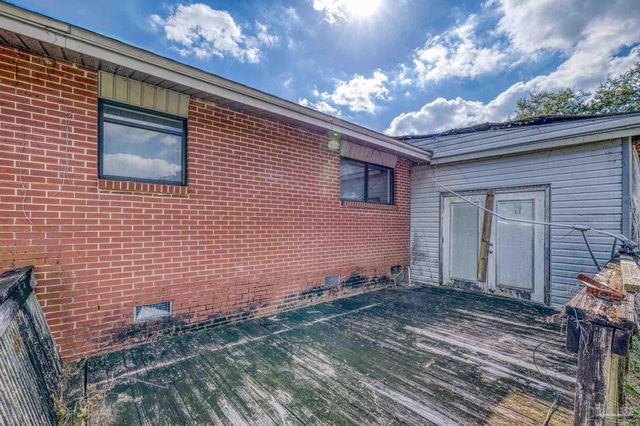 725 Gentian Dr, Pensacola, FL 32503