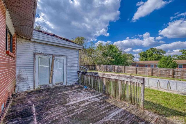 725 Gentian Dr, Pensacola, FL 32503