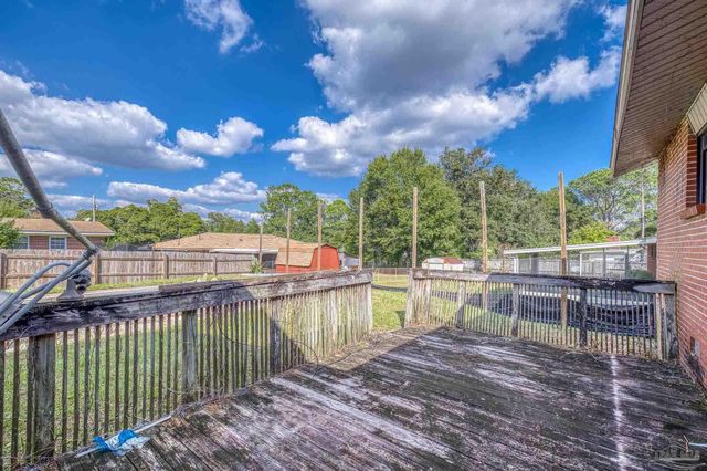 725 Gentian Dr, Pensacola, FL 32503