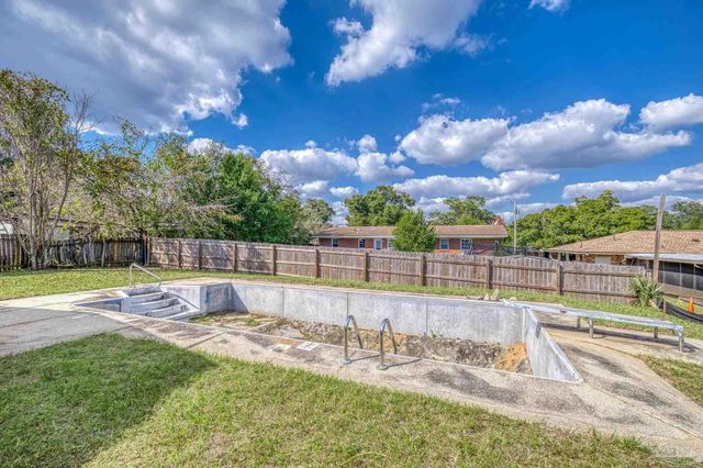 725 Gentian Dr, Pensacola, FL 32503