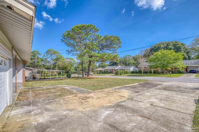 725 Gentian Dr, Pensacola, FL 32503