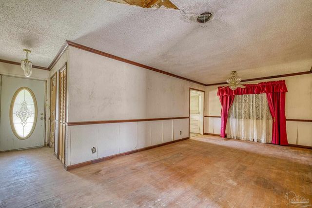 725 Gentian Dr, Pensacola, FL 32503