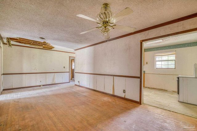 725 Gentian Dr, Pensacola, FL 32503