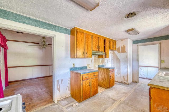 725 Gentian Dr, Pensacola, FL 32503