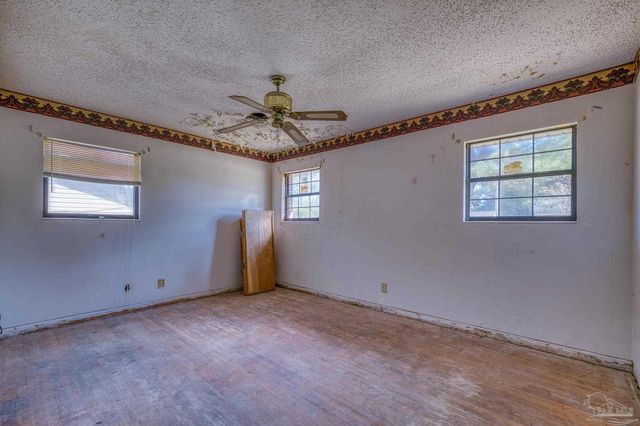 725 Gentian Dr, Pensacola, FL 32503