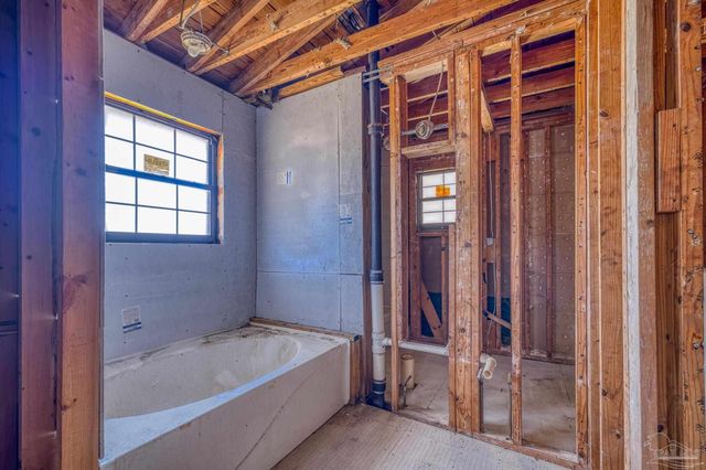 725 Gentian Dr, Pensacola, FL 32503