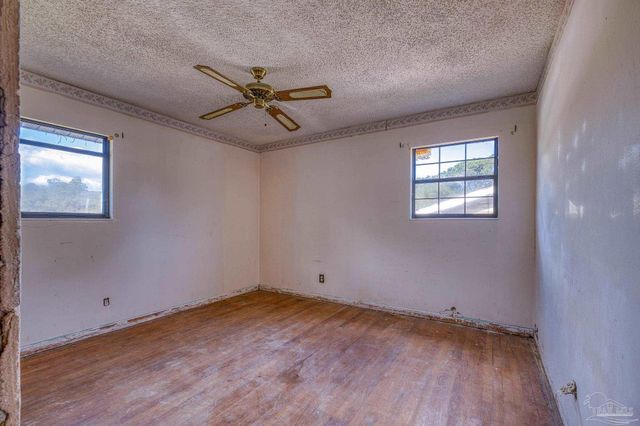 725 Gentian Dr, Pensacola, FL 32503