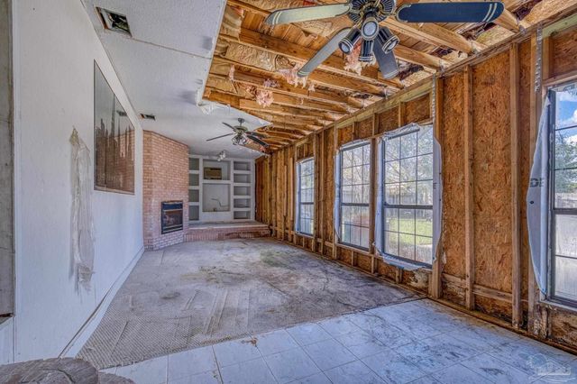 725 Gentian Dr, Pensacola, FL 32503