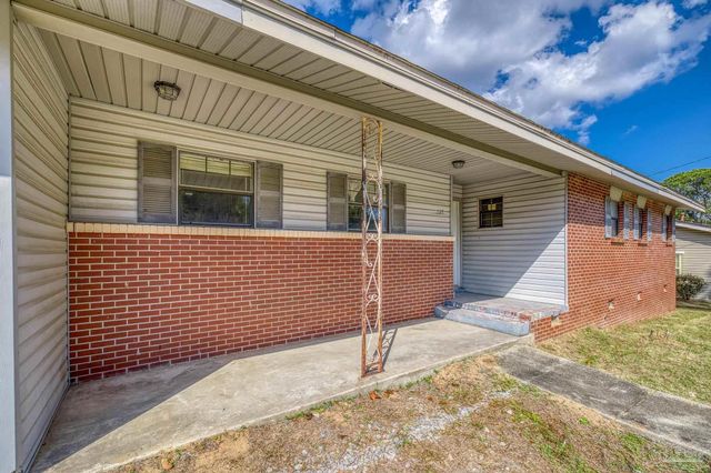 725 Gentian Dr, Pensacola, FL 32503