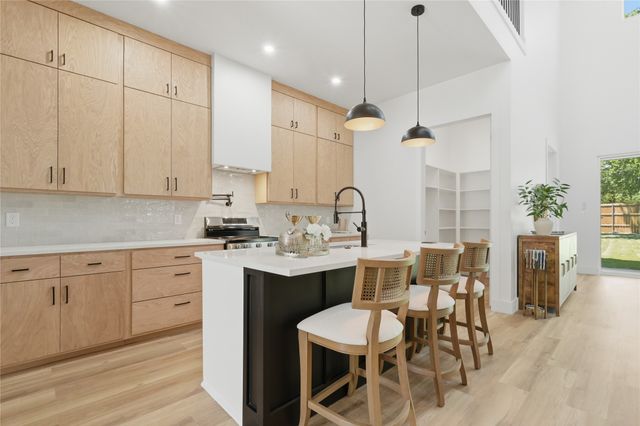 2401 Peabody Avenue, Dallas, TX 75215