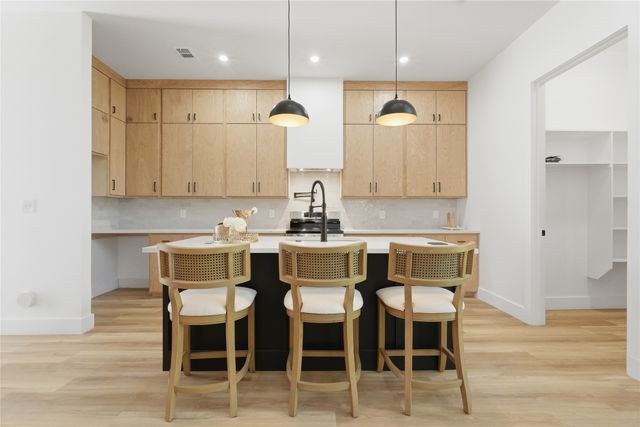 2401 Peabody Avenue, Dallas, TX 75215