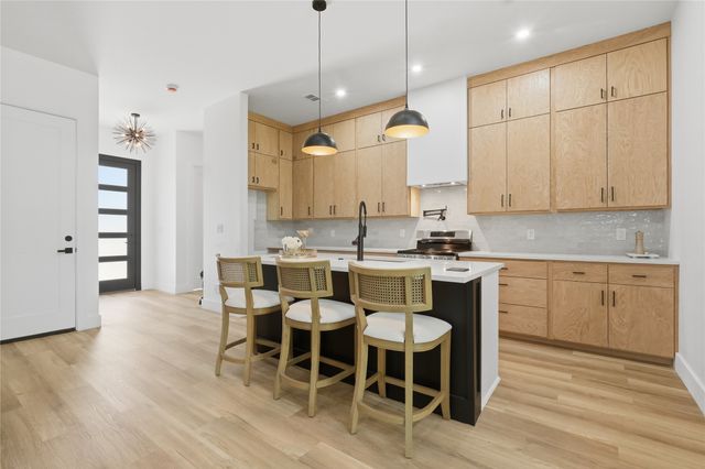 2401 Peabody Avenue, Dallas, TX 75215