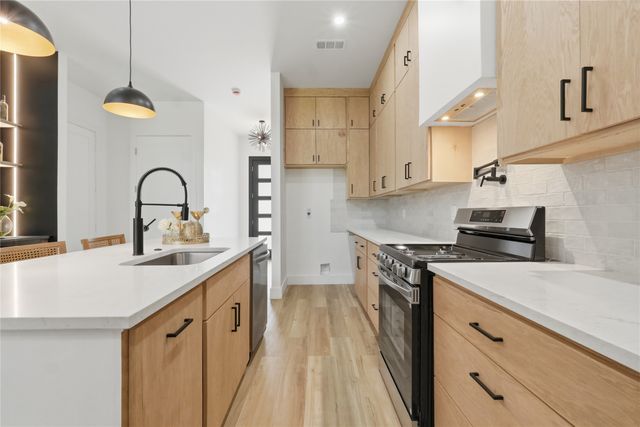 2401 Peabody Avenue, Dallas, TX 75215