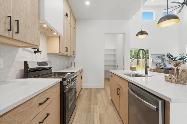 2401 Peabody Avenue, Dallas, TX 75215