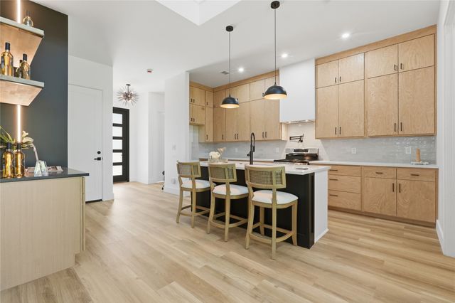 2401 Peabody Avenue, Dallas, TX 75215
