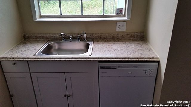 516 BEXAR DR, San Antonio, TX 78228