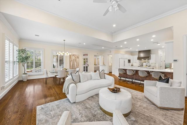 223 Heritage Oaks Lane, Houston, TX 77024