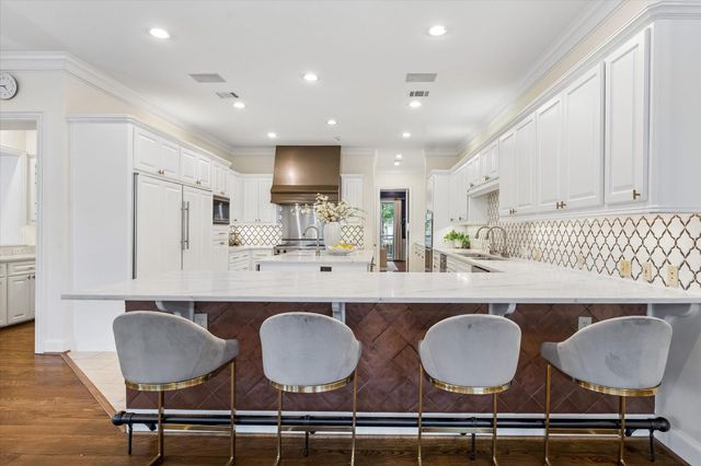 223 Heritage Oaks Lane, Houston, TX 77024