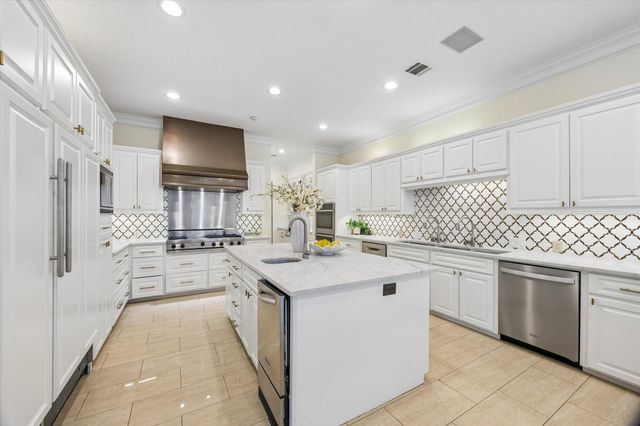 223 Heritage Oaks Lane, Houston, TX 77024