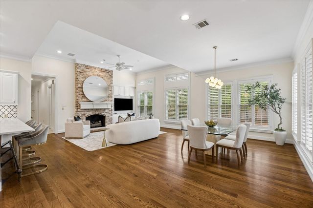 223 Heritage Oaks Lane, Houston, TX 77024